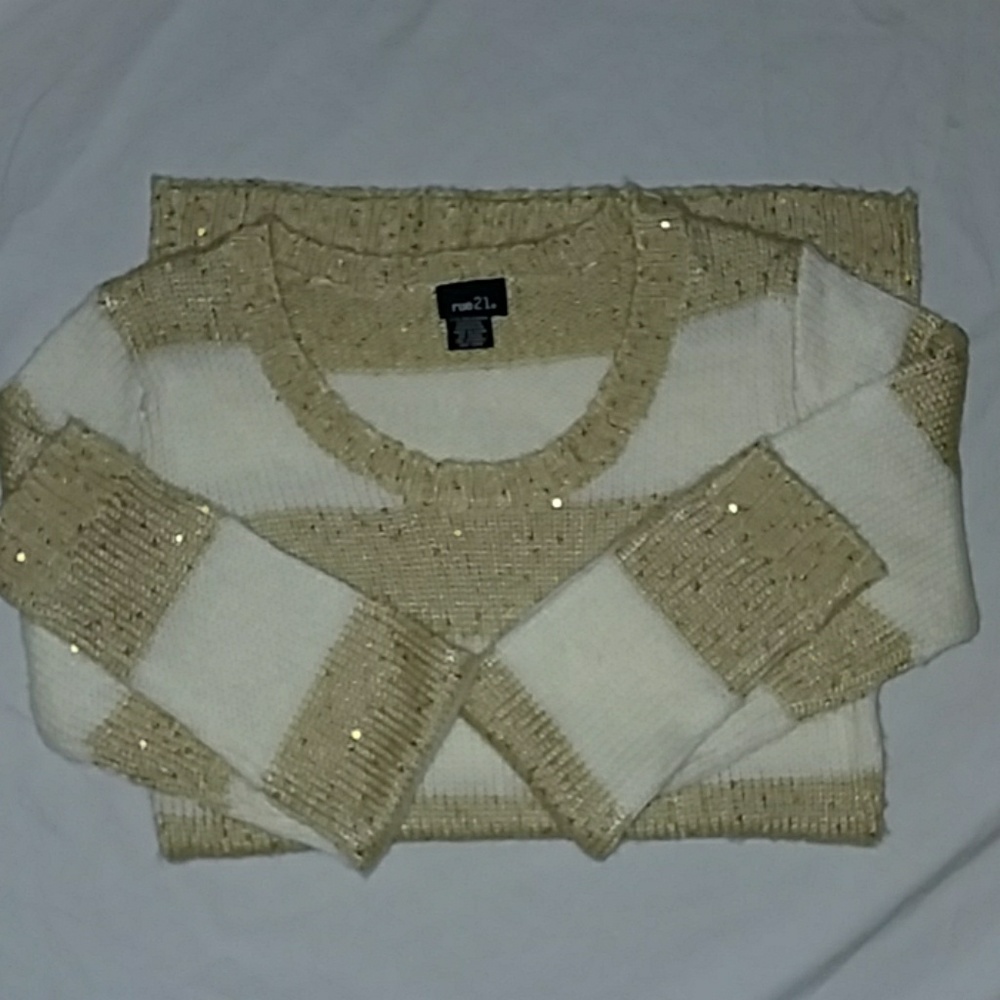 🎁White with gold sequin sweater 🎄